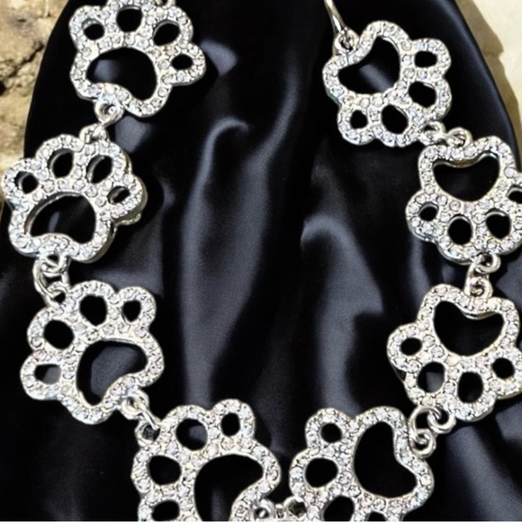 Adorable sparkling puppy paw bracelet. Stainless steel. Super sparkly 8” - Picture 1 of 10